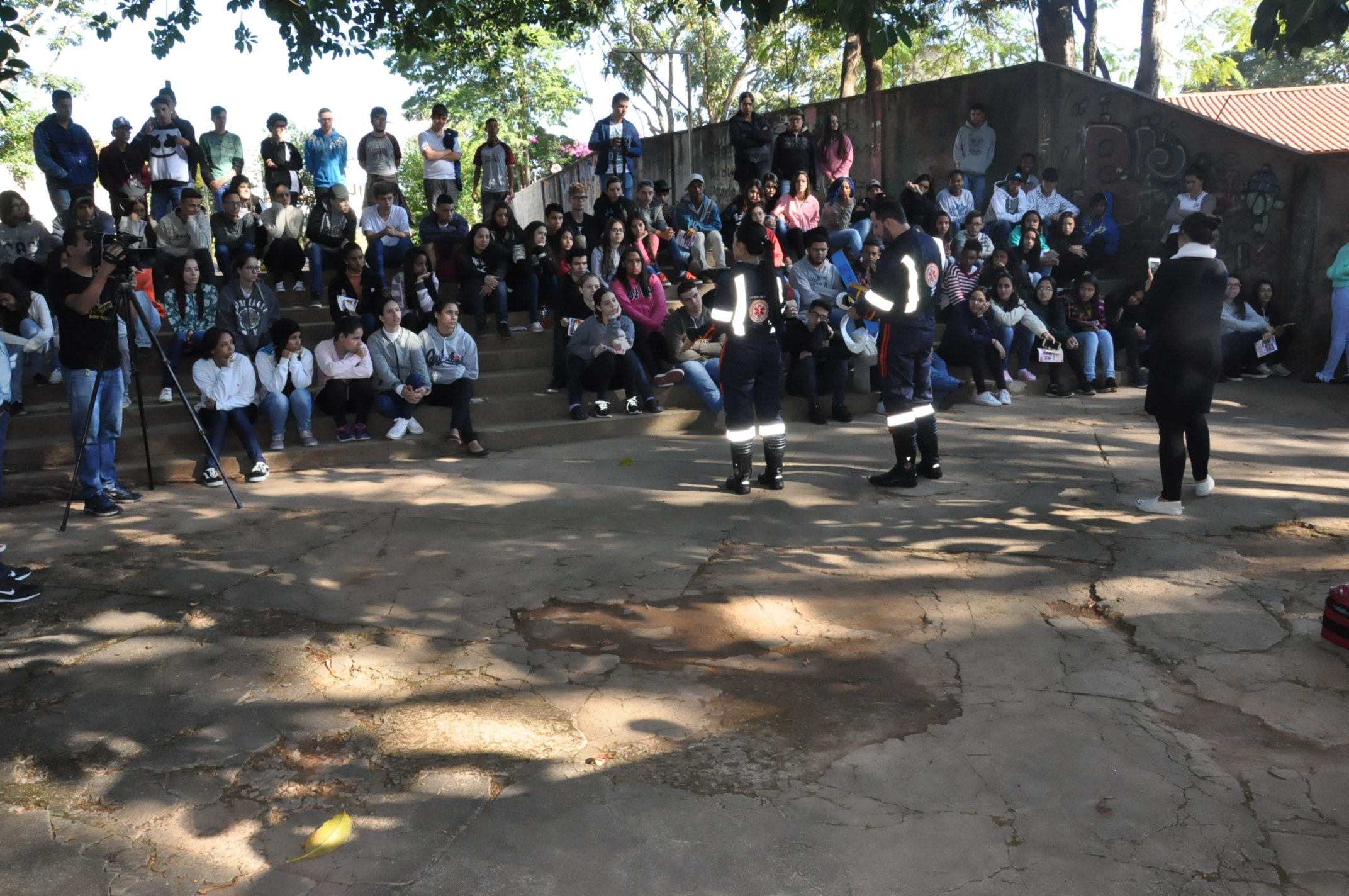 Atividade com a ambulância do SAMU: Escola Estadual Martin Cipriyen 24/05/2018 