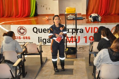 Atividade com a ambulância do SAMU: Escola Municipal Otávio Olímpio de Oliveira 22/05/2018 