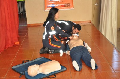 Atividade com a ambulância do SAMU: Escola Municipal Otávio Olímpio de Oliveira 22/05/2018 