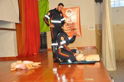 Atividade com a ambulância do SAMU: Escola Municipal Otávio Olímpio de Oliveira 22/05/2018 