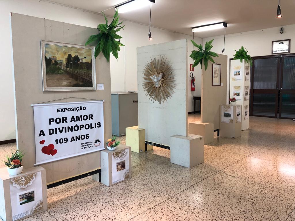 Câmara realiza exposição em alusão aos 109 anos de Divinópolis