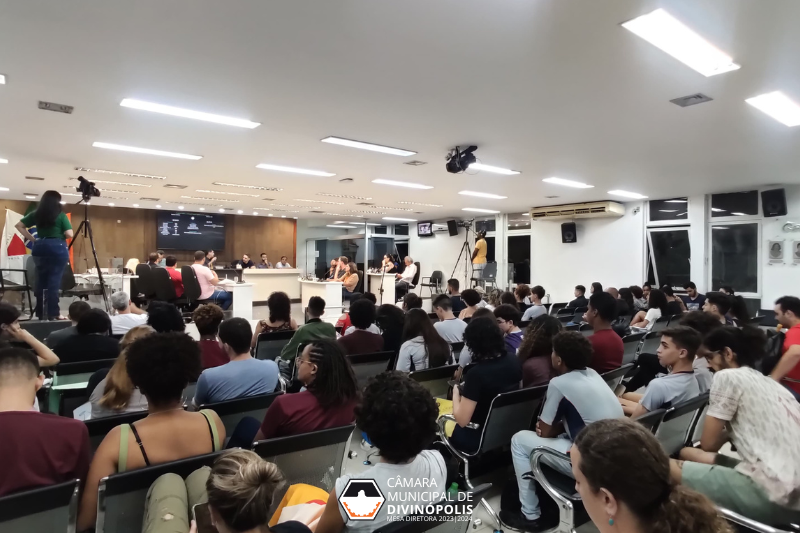 Estudantes marcam presença em audiência do Passe Livre