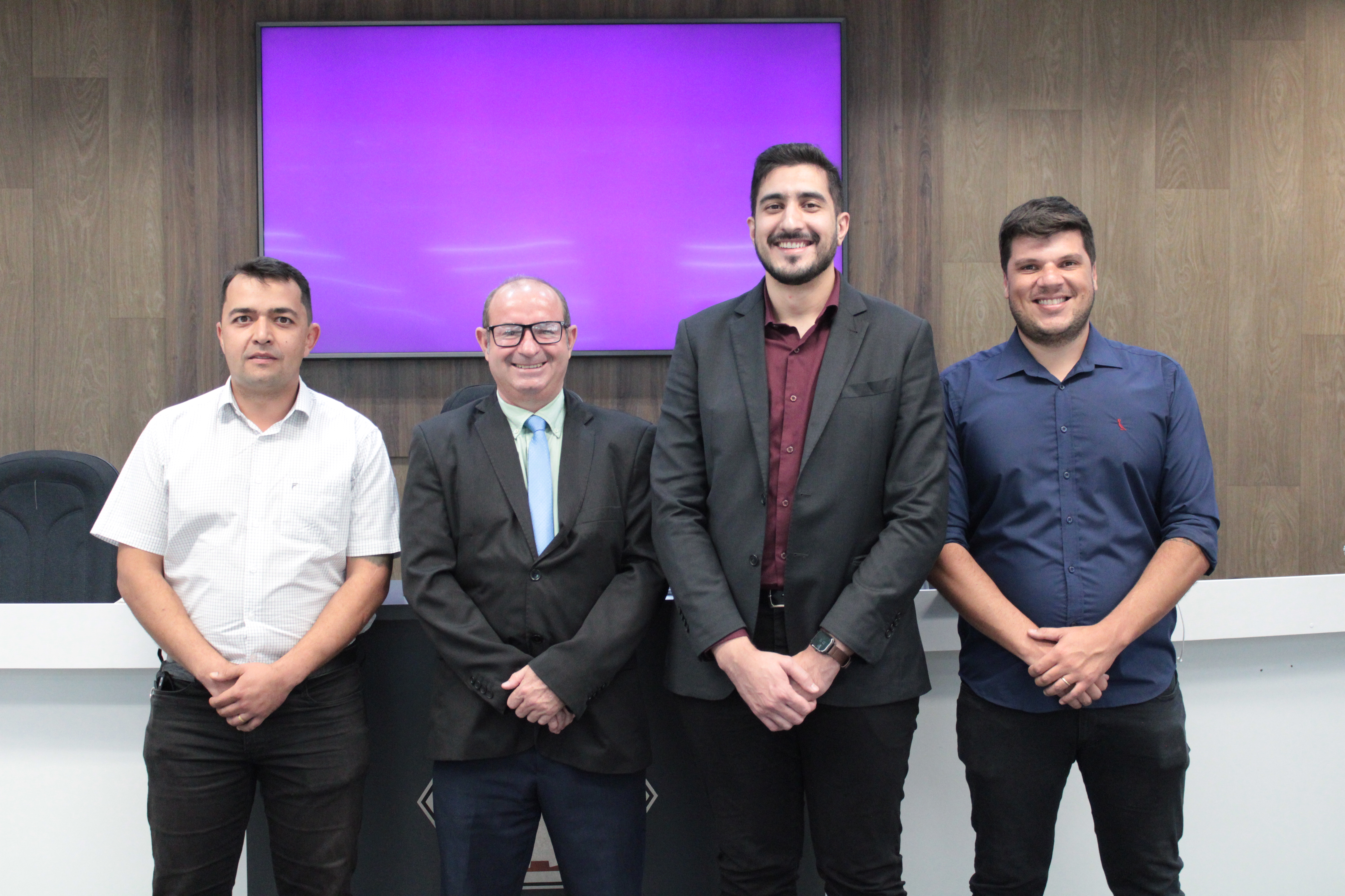 Presidente e servidores de Araxá visitam Câmara de Divinópolis 