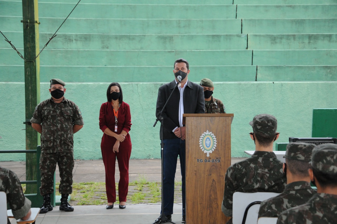 Presidente representa Câmara em formatura do Tiro de Guerra