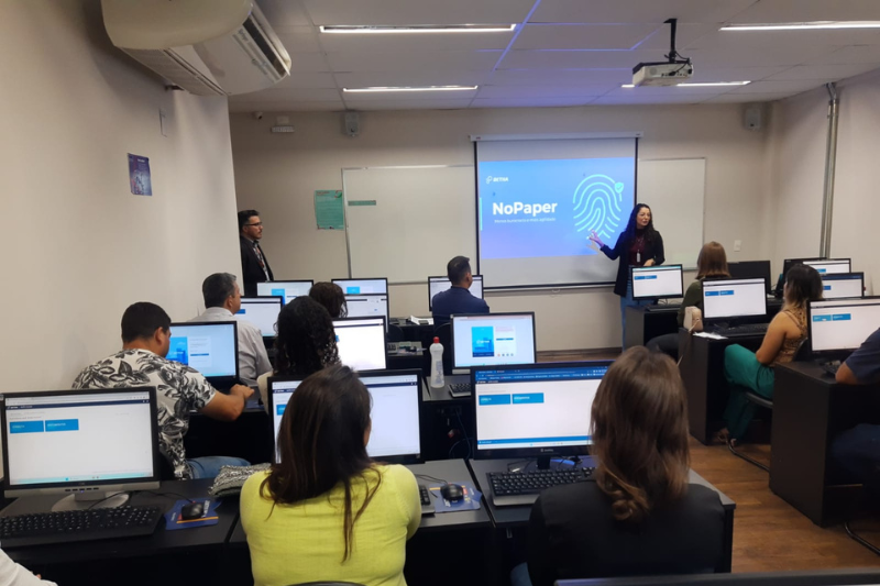 Servidores participam de treinamento do sistema 100% digital