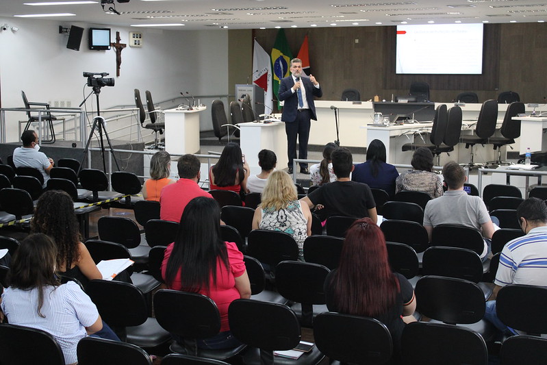 Servidores participam de palestra sobre LGPD