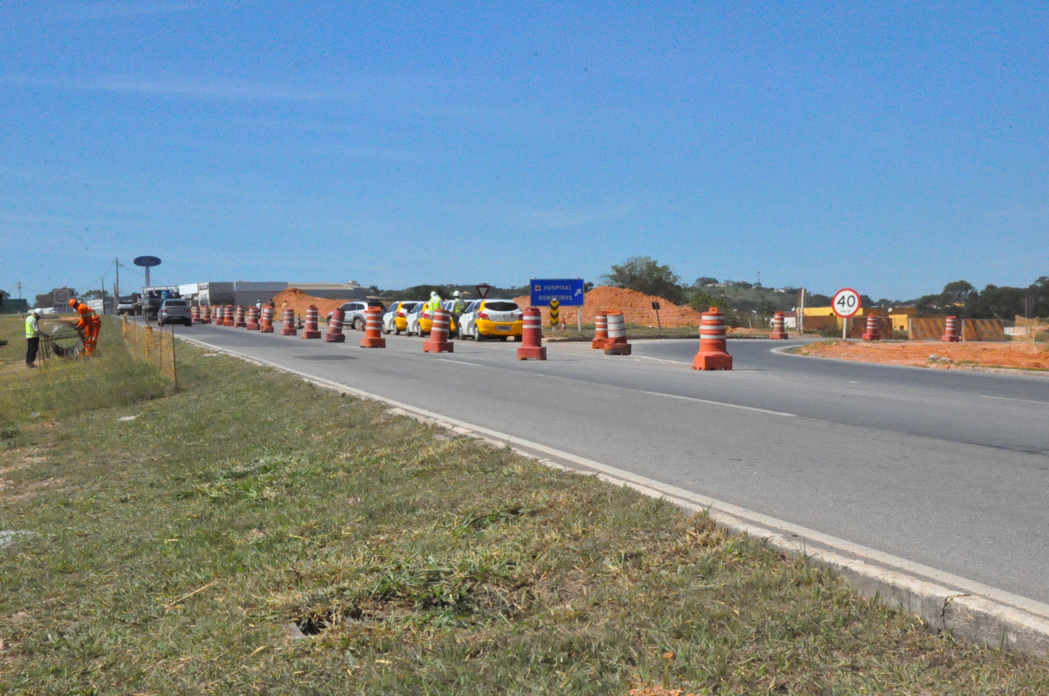 Secretário faz visita técnica nas obras da MG 050